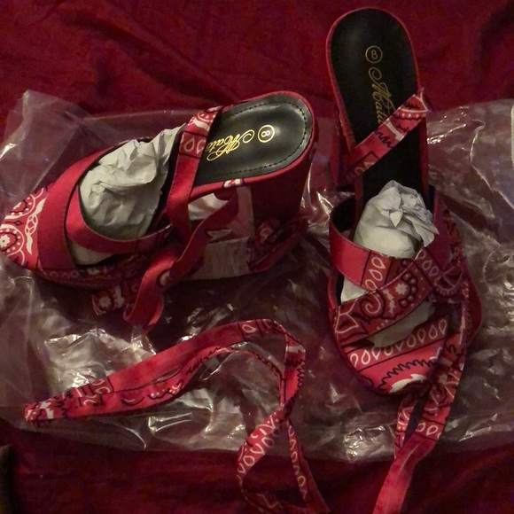 Size 8 Heels - Picture 3 of 3